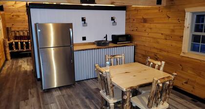 Beautiful 1-bedroom cabin with AC overlooking swim pond - Cabin #2