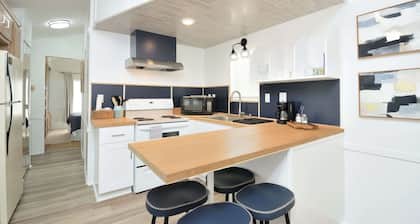 Relaxing retreat w/ pool & BBQ grill