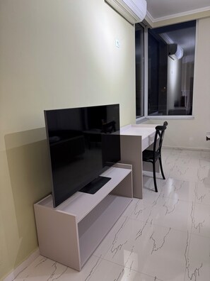 Apartamento familiar, balcón, vistas al parque | Interior