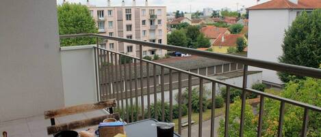 屋外ダイニングエリア