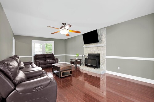 Spacious and modern 4-bedroom house with central AC