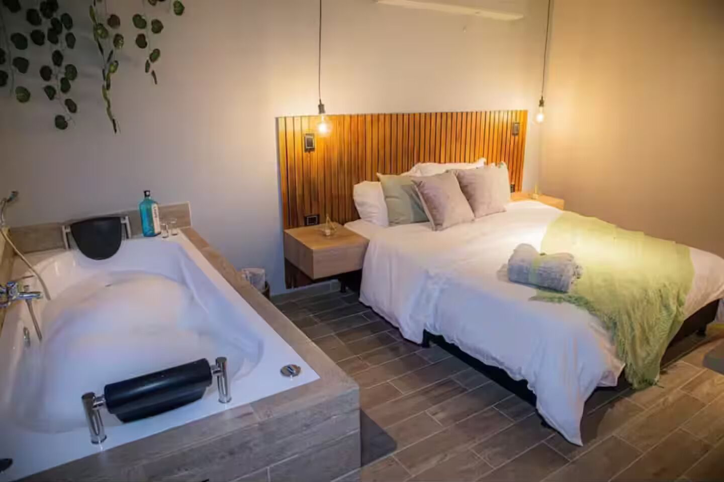 6 bedrooms, iron/ironing board, WiFi, bed sheets