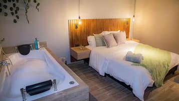 6 bedrooms, iron/ironing board, WiFi, bed sheets