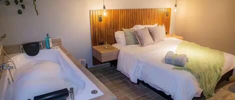 6 bedrooms, iron/ironing board, WiFi, bed sheets
