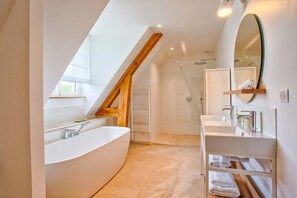 Shower, hair dryer, towels - Normandy House - High-end Norman-style house in a lush garden (Tourgéville)