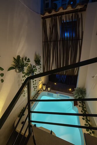Magic Naranjo House 3BR w/AC & jacuzzi in Laureles