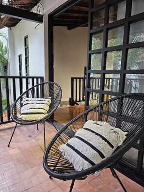 Terrace/patio - Magic Naranjo House 3BR w/AC & jacuzzi in Laureles (Medellín)