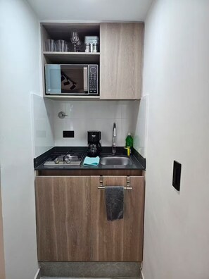 Private kitchen - Naranjo Cozy Loft w/AC in Laureles (Medellín)