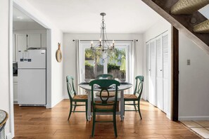 Dining - Coastal Casa – Harbor Vibes + Close to the Beach! (Santa Cruz)