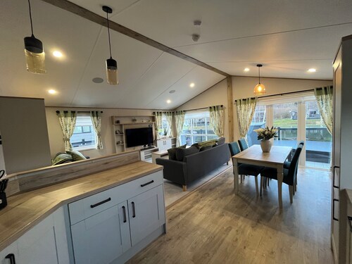 Woodhall Spa
Spacious 4 berth luxury lodge with hot tub and fishing peg.