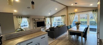 Woodhall Spa
Spacious 4 berth luxury lodge with hot tub and fishing peg.