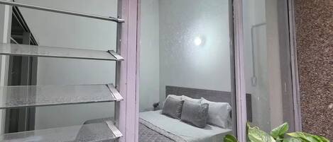 5 bedrooms, WiFi, bed sheets