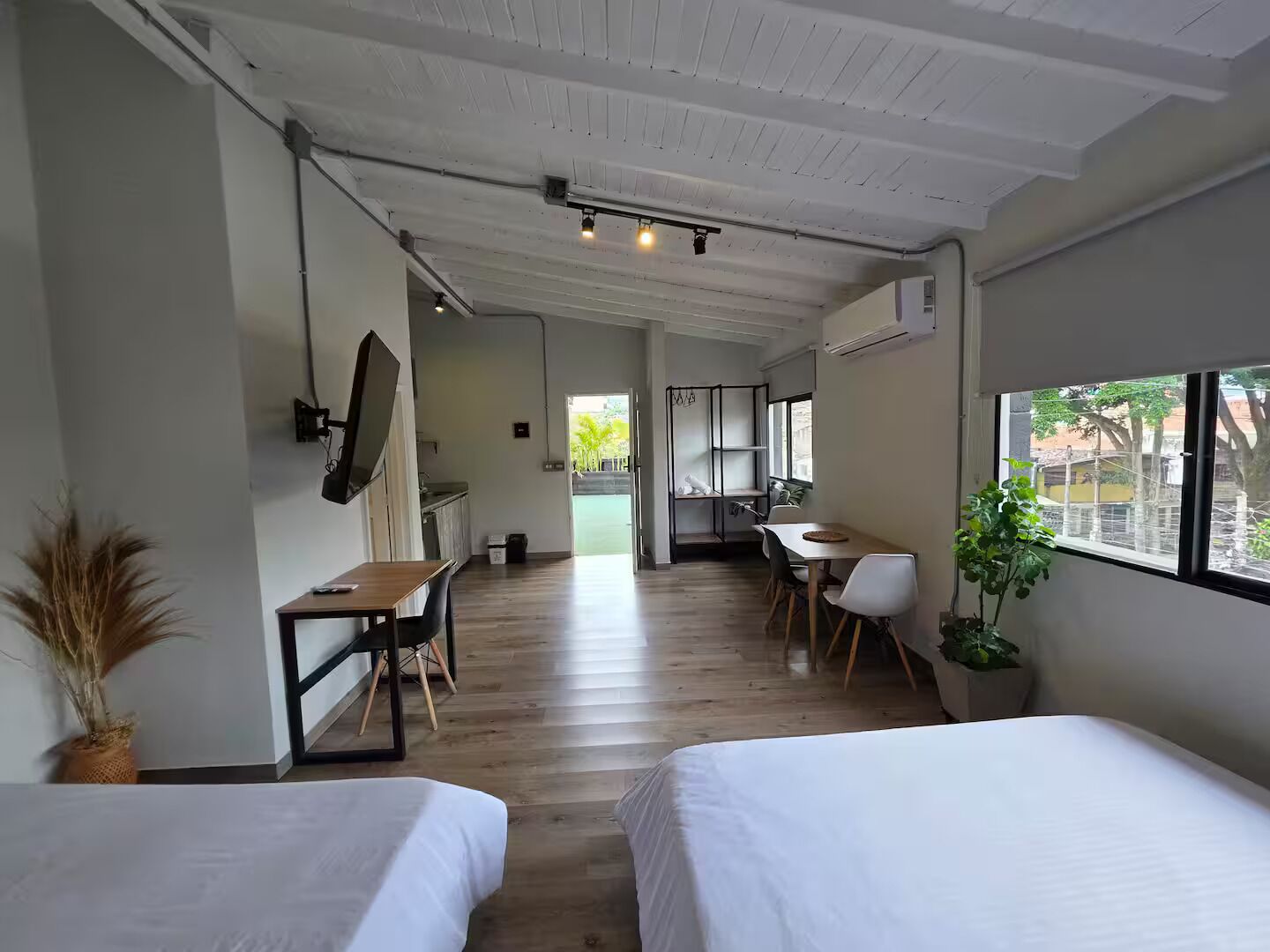 9 bedrooms, WiFi