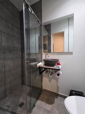 Shower, soap - Quijote House 9BR W/AC & Terrace in Laureles (Medellín)