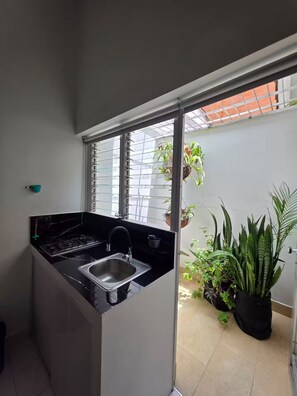 Private kitchen - Fiorentina Big House 8BR in Laureles (Medellín)