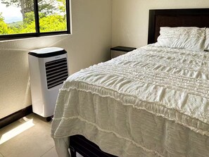 2 habitaciones, tabla de planchar con plancha, wifi y ropa de cama