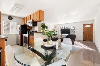 Cozy Condo with Pool + Hot Tub!