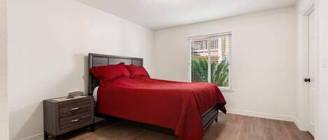 Desk, travel cot, WiFi, bed sheets