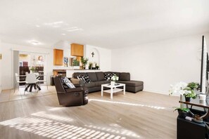 TV - Cozy Condo with Pool + Hot Tub! (El Cajon)