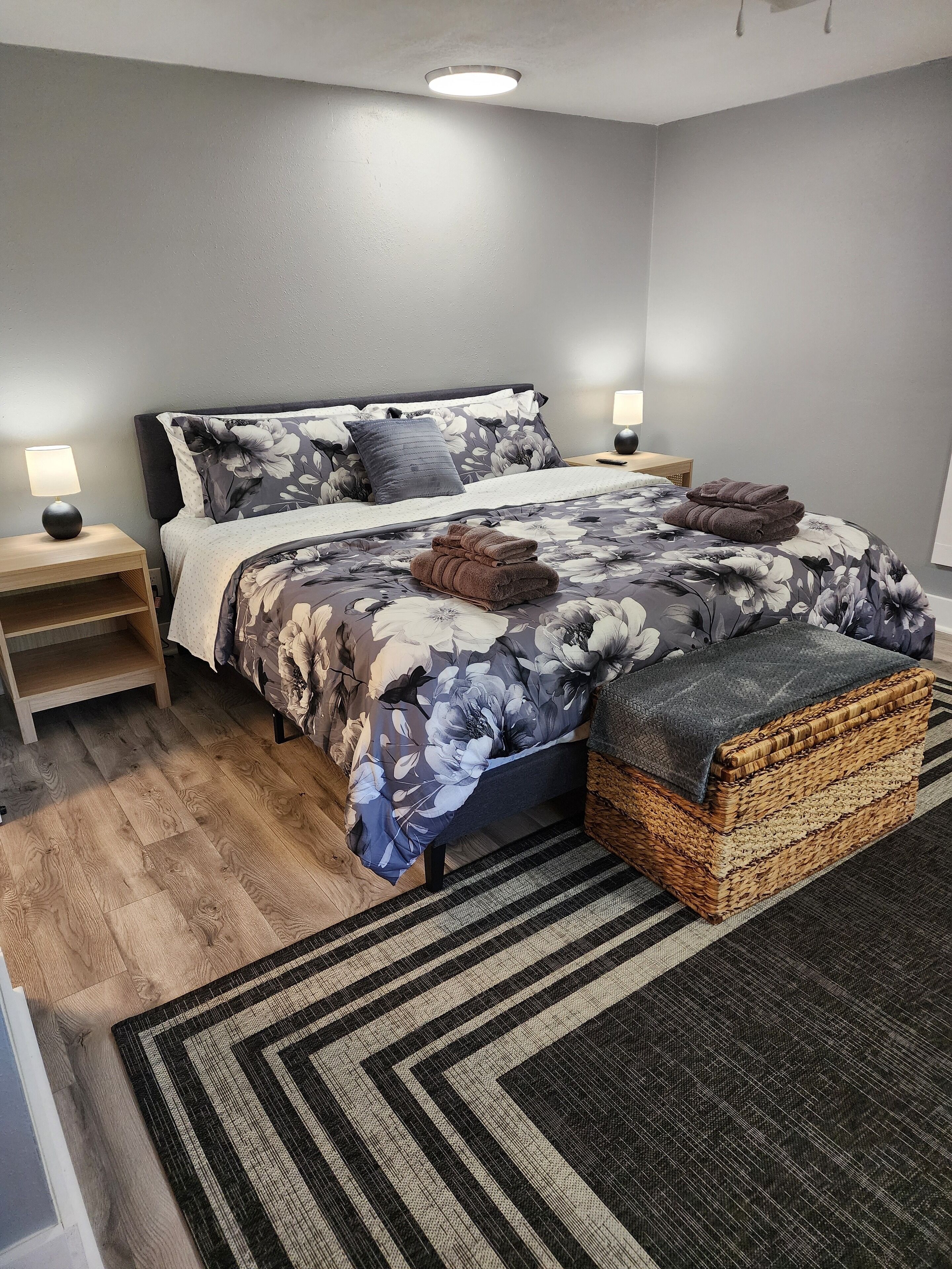 4 bedrooms, iron/ironing board, WiFi, bed sheets