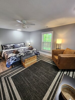 Room - Welcoming 4-bedroom house with AC in charming La Center (La Center)