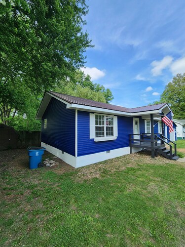 Welcoming 4-bedroom house with AC in charming La Center