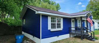 Welcoming 4-bedroom house with AC in charming La Center