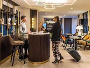 Lobby - Kyriad Saint Quentin (Saint-Quentin)