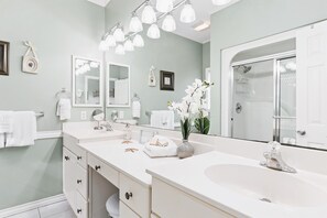 Shower, towels - 4BR Private Beach House Steps to Sand! With Ocean View, Pool & Spa | Sleeps 14 (South Padre Island)