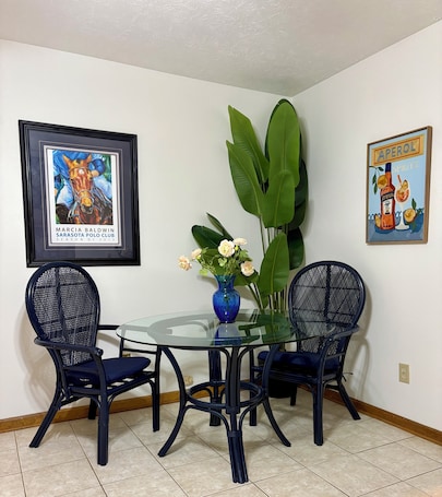 Dining. Spacious 3BR Home Minutes from ATL Airport