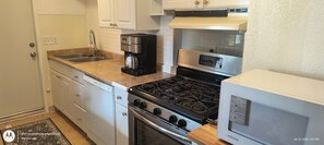 Fridge, microwave, oven, stovetop - Boho-Chic Bungalow: 5 Mins to Downtown & Airport 
spacious one bedroom San Diego (San Diego)