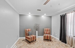 Interior - Hank And Margie's Place, TOO (Fairfax)