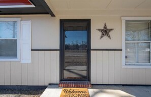 Exterior detail - Hank And Margie's Place, TOO (Fairfax)