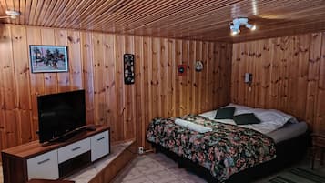 1 habitación, tabla de planchar con plancha, wifi gratis y ropa de cama