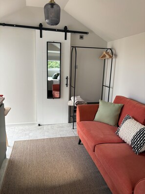 Living area - Cosy Den for two, outdoor space, quiet village location, 10 mins drive to beach. (Saint Newlyn East)