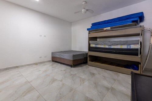 Casa  piscina a 180m da Praia Boraceia
