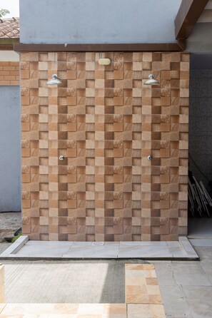 Chalet | Exterior detail - Casa  piscina a 180m da Praia Boraceia (Bertioga)