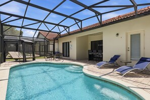 A swimming pool with lounge chairs and a covered patio area. - Epic Princess and Villains Hideaway-  Private Pool  Themed Rooms  Near Disney (Kissimmee)