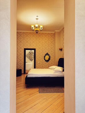 Premium bedding, Select Comfort beds, individually decorated - HOTEL REGAL 1880 - Boutique Hotel Sinaia (Sinaia)
