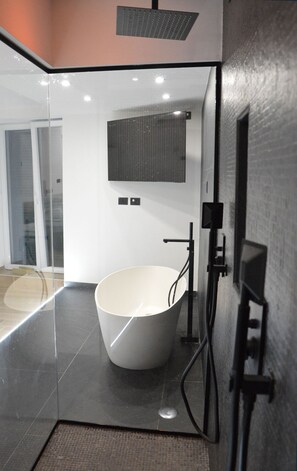 Shower, jetted tub, hair dryer, bidet - Busso - The Luxury Bass (Napoli)