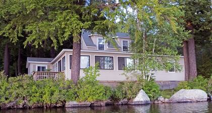 Quiet, clean 4-bed lake-front cottage on Loon Pond, NH