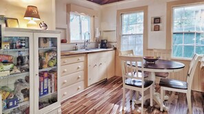 Private kitchen - Quiet, clean 4-bed lake-front cottage on Loon Pond, NH (Hillsborough)