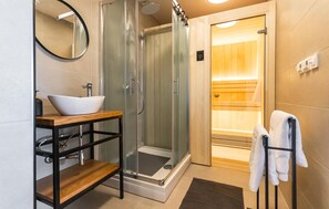Shower - Amazing home in Veliko Trgovisce with sauna (Veliko Trgovisce)
