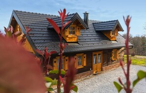 Exterior - Amazing home in Veliko Trgovisce with sauna (Veliko Trgovisce)