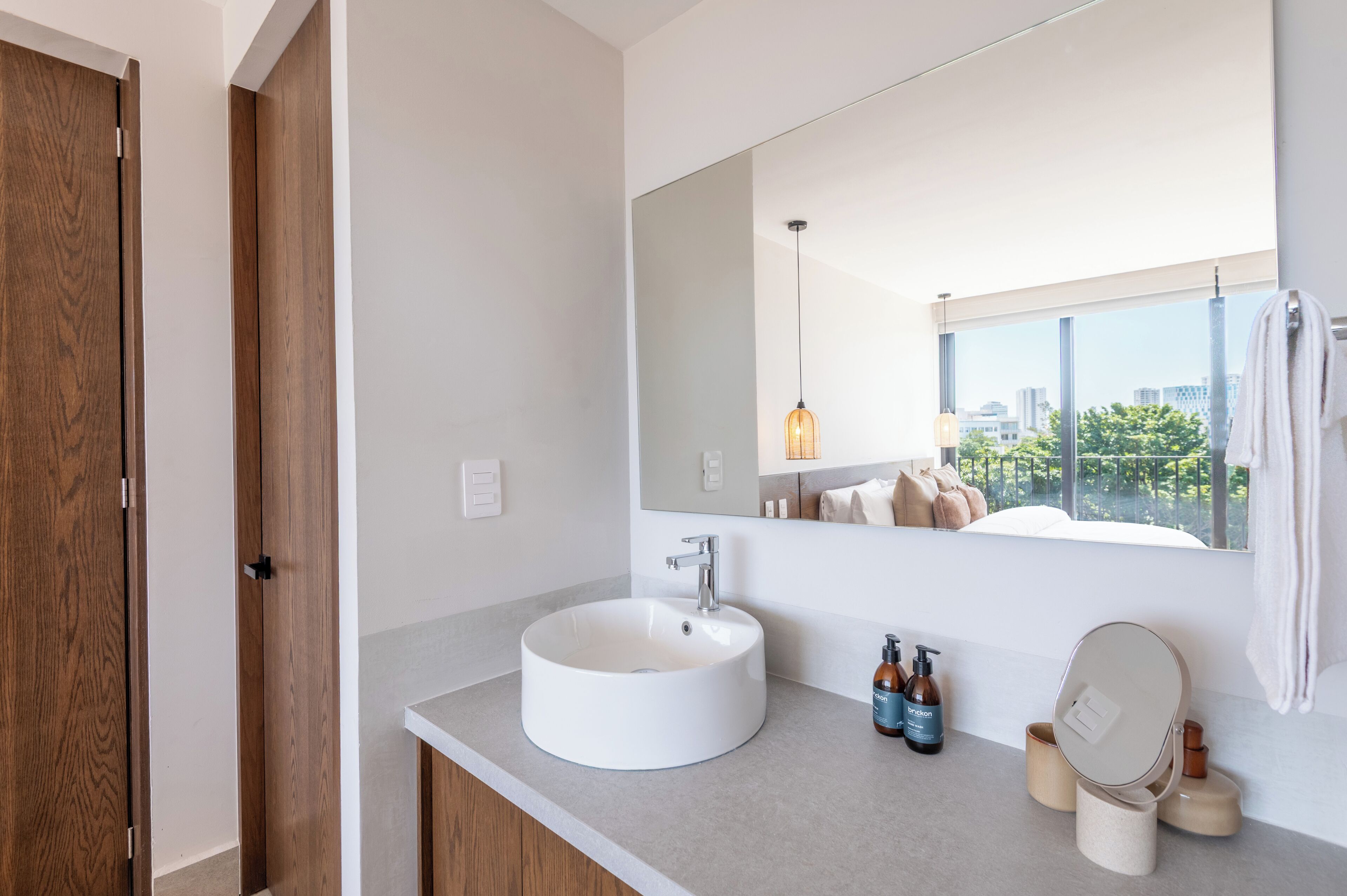 Departamento, balcón, vista a la ciudad | Baño