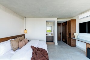 Cortinas blackout, tabla de planchar con plancha y wifi gratis 
