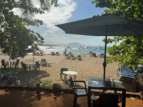 Condo Face à Épicerie à 3 Minutes de la Plage 302