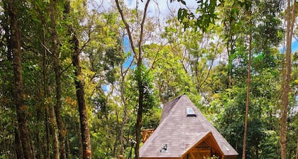 Diamond Cabin in the Forest in Gonçalves-MG | Hot Tub | Air Conditioning | Fireplace | Fire Pit