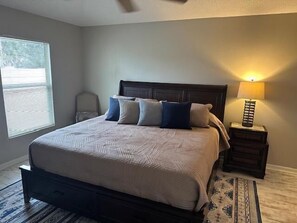 2 bedrooms, iron/ironing board, WiFi, bed sheets - The Villages 2 bedroom / 2 bath home minutes from Lake Sumter Landing (The Villages)