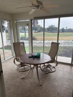 Dining - The Villages 2 bedroom / 2 bath home minutes from Lake Sumter Landing (The Villages)